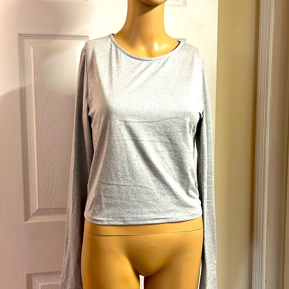 Cropped stretchy gray long sleeve